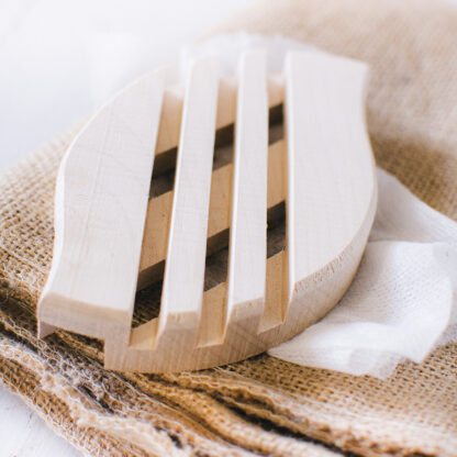 Savonnerie Nan's - Illustration du produit - Porte savon en bois en forme de feuille