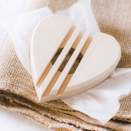 Savonnerie Nan's - Illustration du produit - Porte savon en bois en forme de coeur
